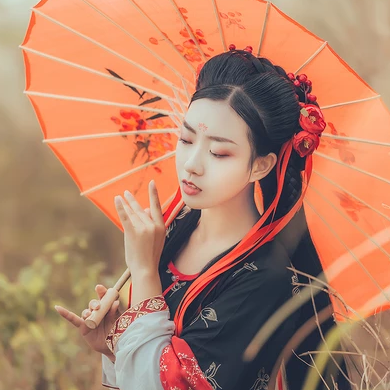 紅妝帶紅傘女生頭像，唯美古風(fēng)真人頭像