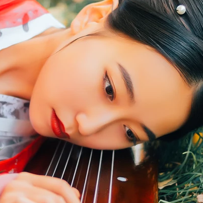 紅紗帶折扇女文藝生頭像，唯美古風(fēng)真人頭像