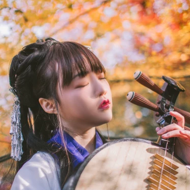文藝彈琵琶女生頭像，唯美古風(fēng)真人頭像