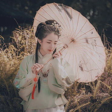 云鶴漢服帶傘頭像，唯美古風真人頭像
