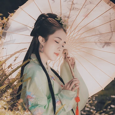 云鶴漢服帶傘頭像，唯美古風真人頭像