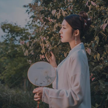 文藝帶團扇女生頭像，唯美古風(fēng)真人頭像