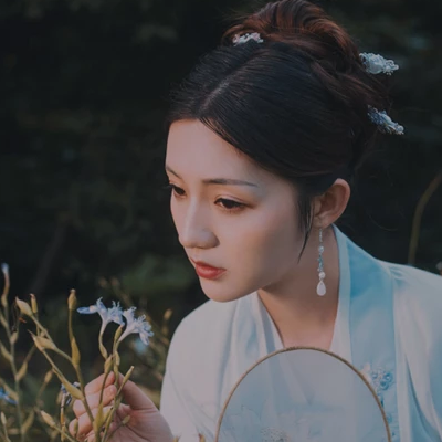 文藝帶團扇女生頭像，唯美古風(fēng)真人頭像