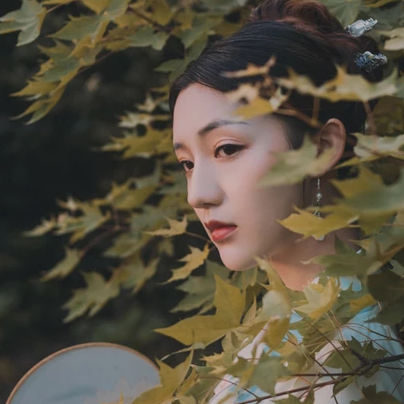 文藝帶團扇女生頭像，唯美古風(fēng)真人頭像