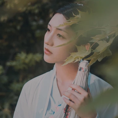 文藝帶團扇女生頭像，唯美古風(fēng)真人頭像