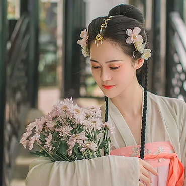 粉嫩花朵少女頭像，唯美古風(fēng)真人頭像