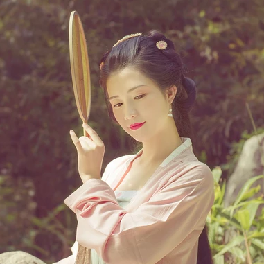 文藝清新帶團(tuán)扇女生頭像，唯美古風(fēng)真人頭像