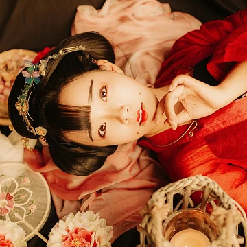 妖艷紅衣女生頭像，唯美古風(fēng)真人頭像