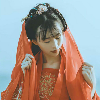 烈焰紅衣女生頭像，唯美古風(fēng)真人頭像