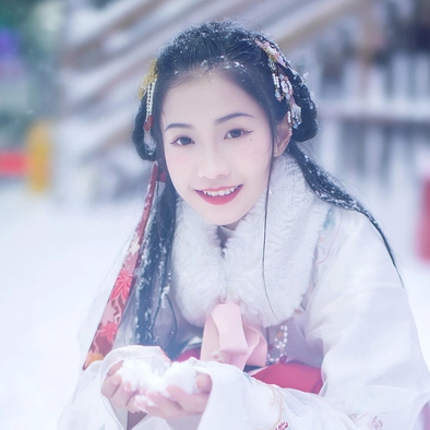 雪中團花帶傘女子頭像，唯美古真人頭像