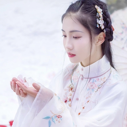 雪中團花帶傘女子頭像，唯美古真人頭像