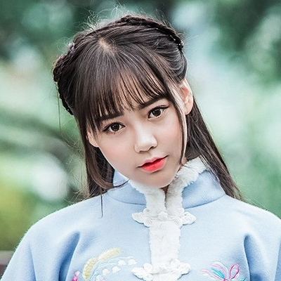可愛帶團(tuán)扇和傘女生頭像，唯美古風(fēng)真人頭像