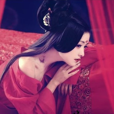 性感妖嬈紅衣女生頭像，唯美古風真人頭像