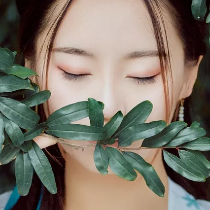 清新帶傘團扇女生頭像，唯美古風(fēng)真人頭像