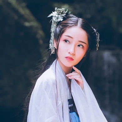 清秀女生頭像，唯美古風真人頭像