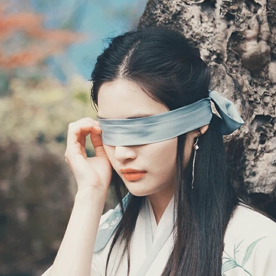 蒙眼帶團扇女子頭像，唯美古風(fēng)真人頭像