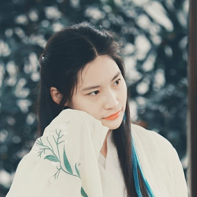 蒙眼帶團扇女子頭像，唯美古風(fēng)真人頭像
