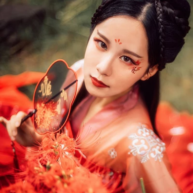 妖艷彼岸花紅衣女子頭像，唯美古風(fēng)真人頭像