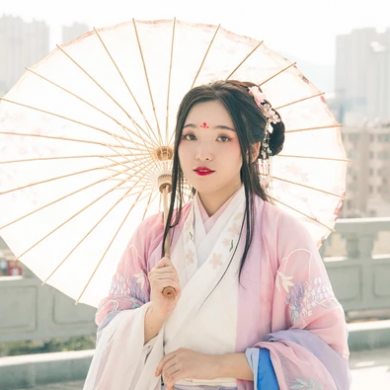 陽光下漢服帶傘頭像，唯美古風閨蜜頭像