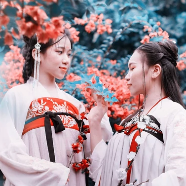 梅花樹下閨蜜頭像，唯美古風女子真人頭像