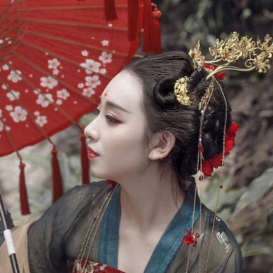 嬌艷紅裙帶紅傘頭像，唯美古風女子頭像