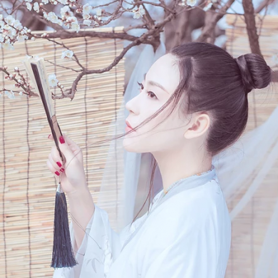 白衣冷艷女子頭像，唯美古風(fēng)真人頭像
