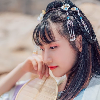 飄逸帶團(tuán)扇小清新頭像，唯美古風(fēng)女子真人頭像