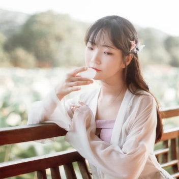 荷塘邊漢服古風(fēng)頭像，唯美古風(fēng)女子真人頭像