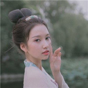 荷塘院內(nèi)美人醉古風頭像，女生唯美意境頭像