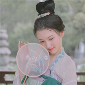 荷塘院內(nèi)美人醉古風頭像，女生唯美意境頭像