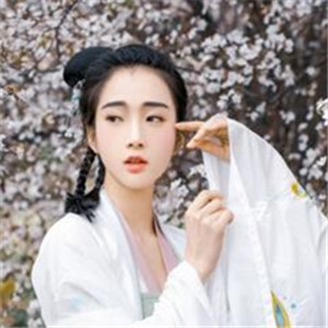 櫻花樹(shù)下古風(fēng)女子頭像，真人古風(fēng)頭像大全
