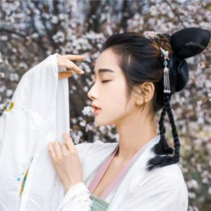 櫻花樹(shù)下古風(fēng)女子頭像，真人古風(fēng)頭像大全