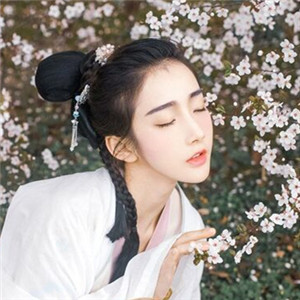 櫻花樹(shù)下古風(fēng)女子頭像，真人古風(fēng)頭像大全