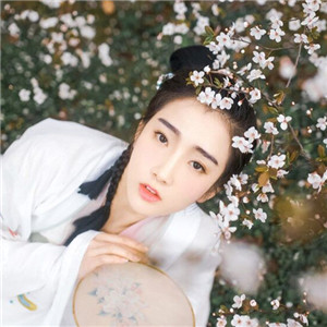 櫻花樹(shù)下古風(fēng)女子頭像，真人古風(fēng)頭像大全