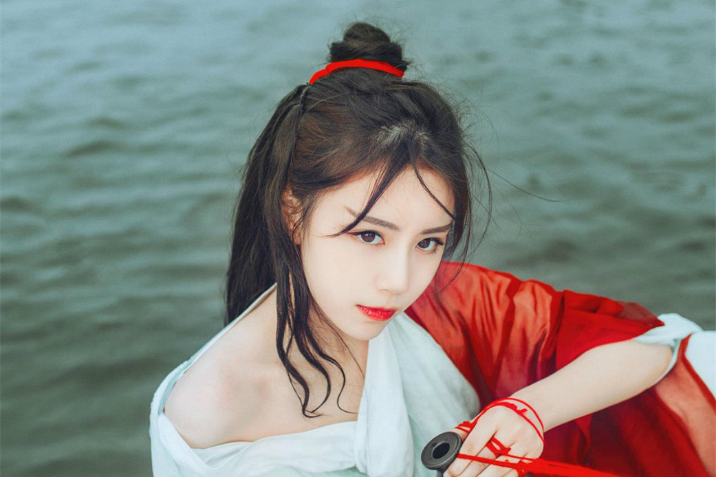 俠骨柔情女子古風(fēng)頭像大全，紅衣似火灼人眼