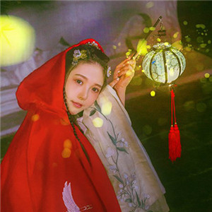 夜深庭間女子古風(fēng)頭像大全，紅斗篷美人qq頭像