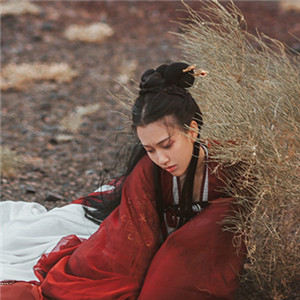 紅衣冷艷古風(fēng)女子真人頭像，女生古風(fēng)qq頭像