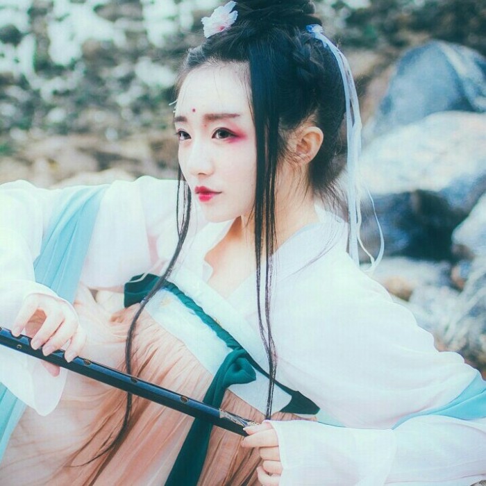 柳眉杏眼女生頭像，古風(fēng)女子qq頭像