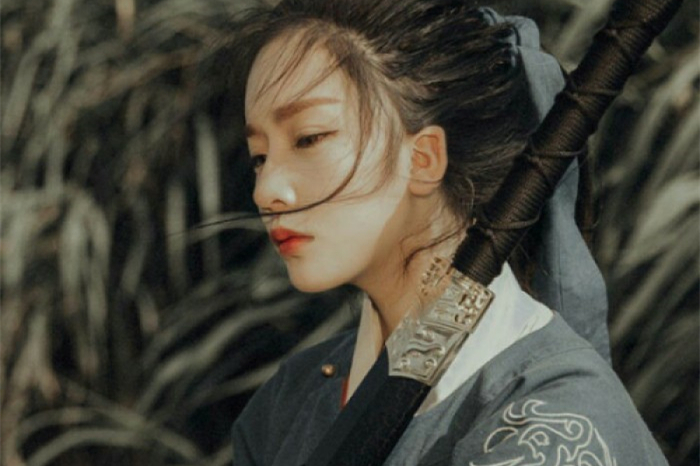 英氣瀟灑女子古風(fēng)頭像，古典真人頭像