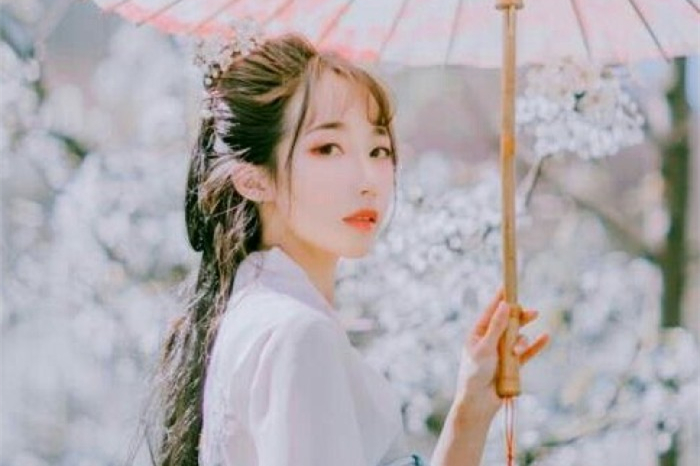 俏麗女子真人古風頭像，婉風流轉女生頭像