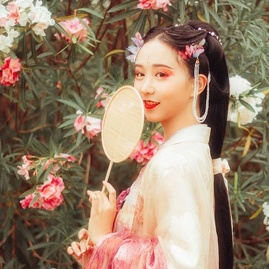 蝶蓮花女生頭像，唯美古風真人頭像