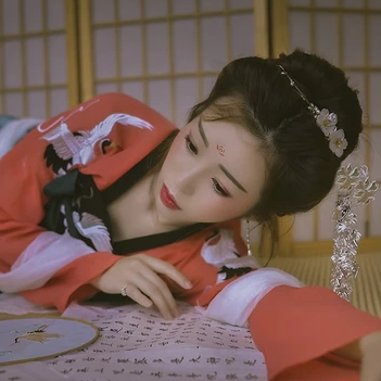 傷感喝酒女生頭像，唯美古風(fēng)真人頭像