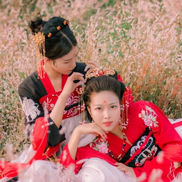 嬌艷紅衣閨蜜頭像，唯美古風(fēng)真人頭像