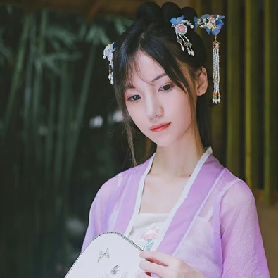 淡紫色帶團扇女子頭像，唯美古風真人頭像