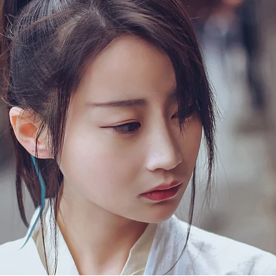 復(fù)古瀟灑帶折扇女生頭像，唯美古風(fēng)真人頭像