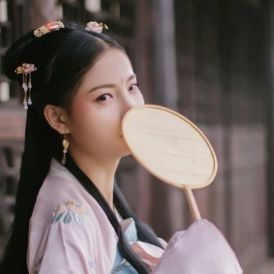 清新唯美帶團(tuán)扇女生頭像，古風(fēng)真人頭像