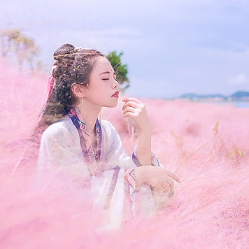 粉嫩帶折扇女生頭像，唯美古風(fēng)真人頭像
