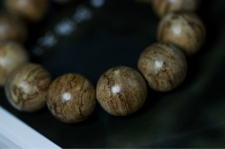 沉香手串多少錢(qián)一串，如何判斷沉香手串什么價(jià)