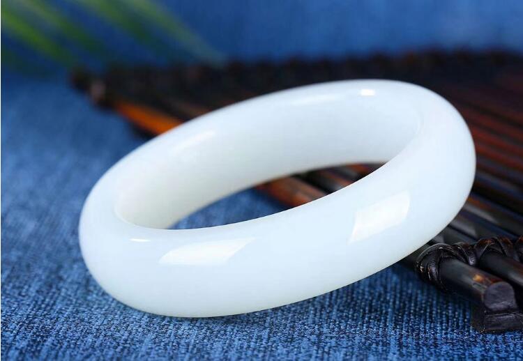 和田玉價(jià)格多少錢一克，幾種簡(jiǎn)單鑒別和田玉的方法